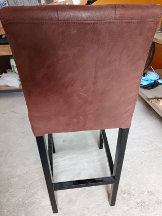 Taburete de bar marrón y negro