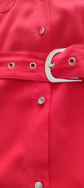 Vestido camisero rojo con cinturón