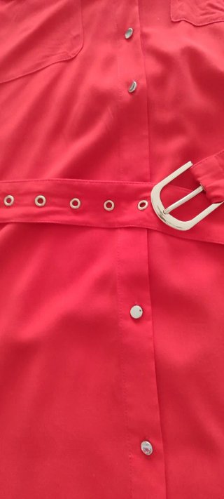 Vestido camisero rojo con cinturón