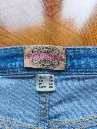 Pantalón corto vaquero Bershka Talla 38