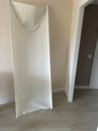 Estor enrollable blanco para ventana