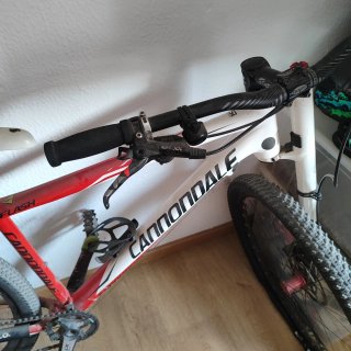 Bicicleta Cannondale blanca