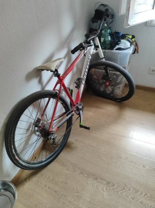 Bicicleta Cannondale blanca