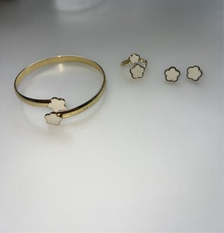 Pulsera, Anillo y Pendiente de Flores.