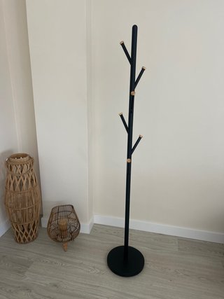 Perchero moderno madera y metal negro