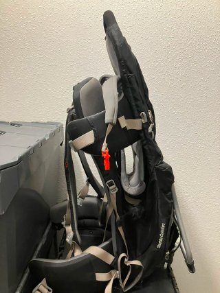Mochila portabebés trekking Vaude negra