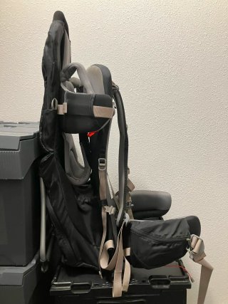 Mochila portabebés trekking Vaude negra