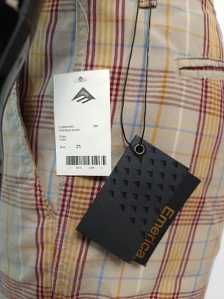 Pantalón corto Emerica a cuadros