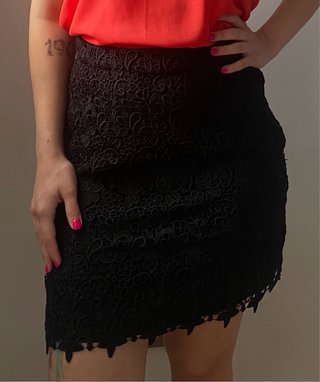 Falda negra de encaje