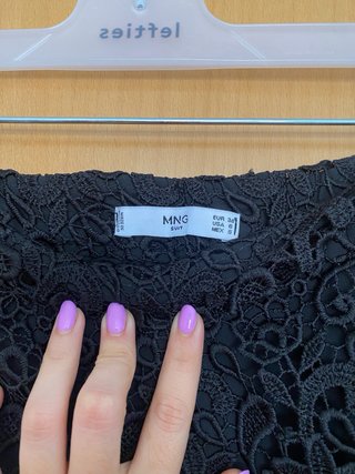 Falda negra de encaje