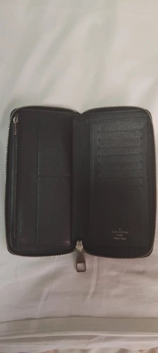 Billetera Louis Vuitton Zippy Negra/