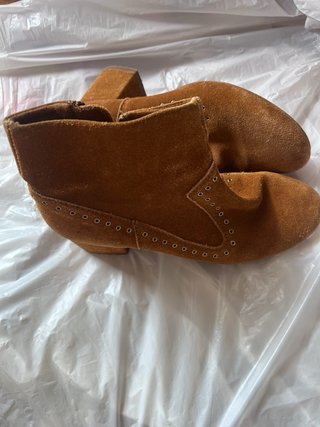 Botines tacón Stradivarius ante marrón