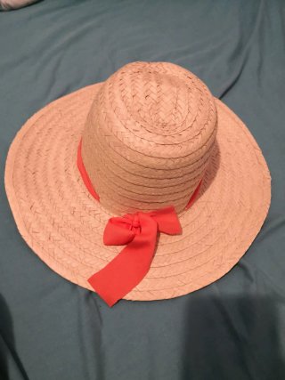 Sombrero de paja ala ancha lazo rojo