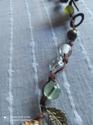 Collar artesanal con flores y cuentas