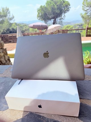 MacBook Pro 15 Touch Bar