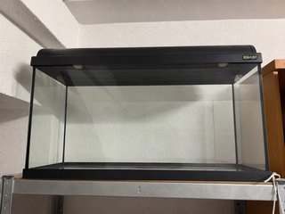 Acuario de cristal negro