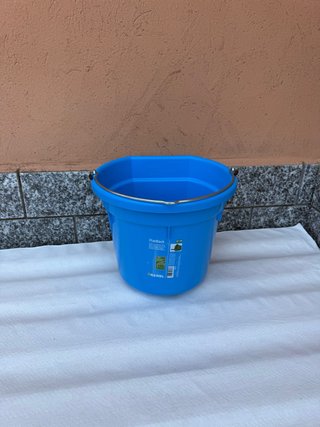 Secchio rigido blu 20L per cavalli