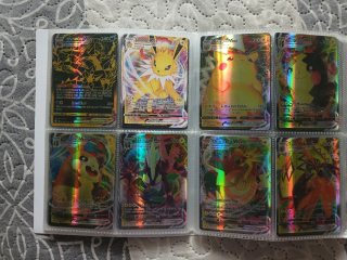 Álbum Pokémon + 240 Cartas V, VMAX y Arcoíris.