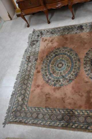 Antigua alfombra rosa 268 x 180 cm.