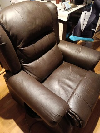 Sillón individual de piel marrón