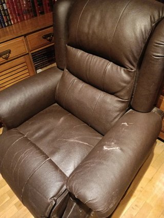 Sillón individual de piel marrón