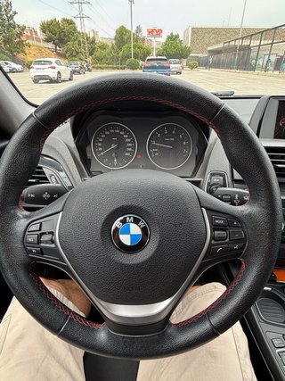 BMW 118i Sport Line 170 CV 2014 / Garantía 1 año⭐️