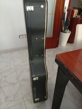 Funda maleta marca Fender para transportar guitarr