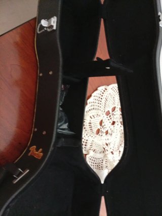Funda maleta marca Fender para transportar guitarr