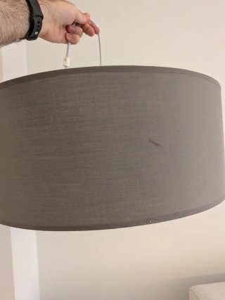 Lámpara de techo beige y blanca