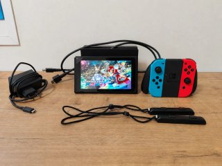 Nintendo Switch con todos sus accesorios + juego