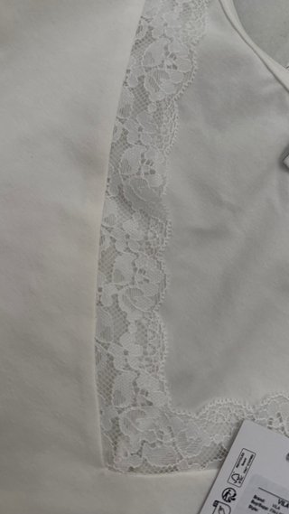 Camiseta VILA blanca con encaje