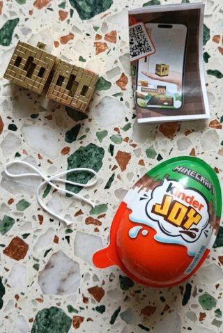 Kinder Joy Minecraft Golden Block