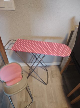 Trona infantil y tabla de planchar
