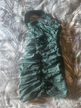 Vestido Zara verde fruncido