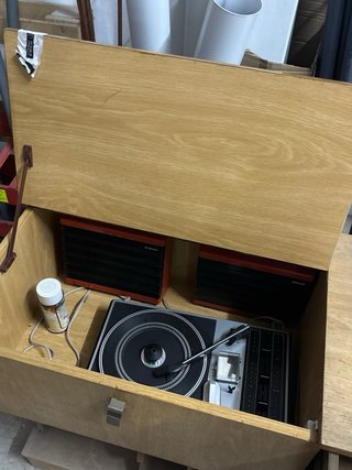 Mueble radio tocadiscos Philips