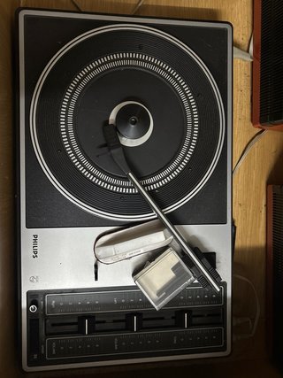Mueble radio tocadiscos Philips