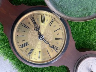 Reloj de pared con barómetro y termómetro