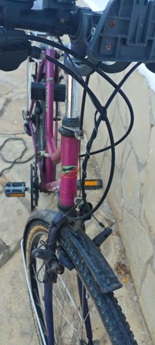 Bicicleta antigua en buen estado
