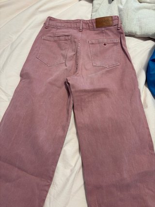 Pantalón rosa de corte ancho