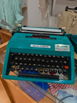 Máquina de escribir Olivetti Studio 45 de 1967