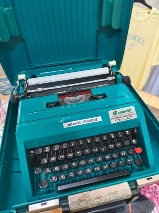 Máquina de escribir Olivetti Studio 45 de 1967