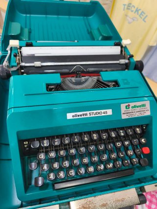 Máquina de escribir Olivetti Studio 45 de 1967