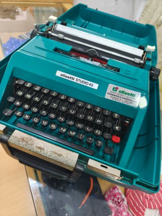 Máquina de escribir Olivetti Studio 45 de 1967