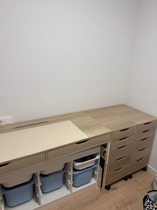 Escritorio y cajoneras con ruedas