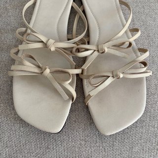 Sandalias planas Zara beige lazo