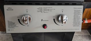 Barbacoa de gas y horno nueva.