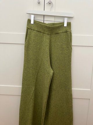 Conjunto lana jersey cuello alto y pantalón