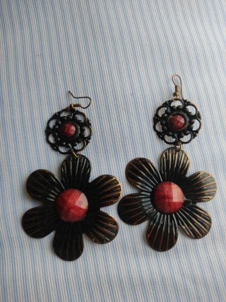 Pendientes largos flor con piedra roja