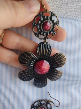 Pendientes largos flor con piedra roja