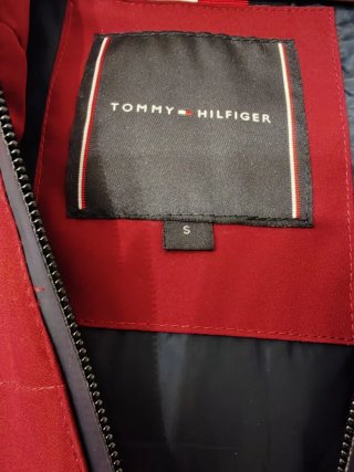 Chaqueta Tommy Hilfiger con capucha